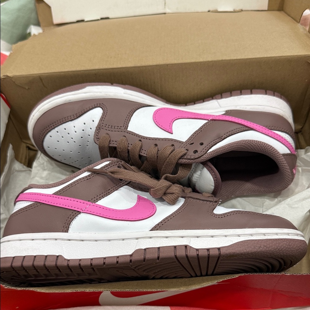 Dunk lows White Brown and Pink